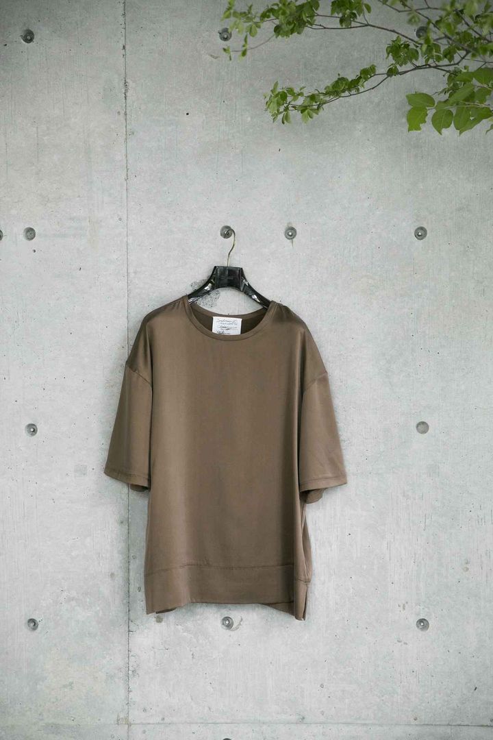 画像: 【カオス】モーラＴシャツ¥29,700 www.dot-st.com