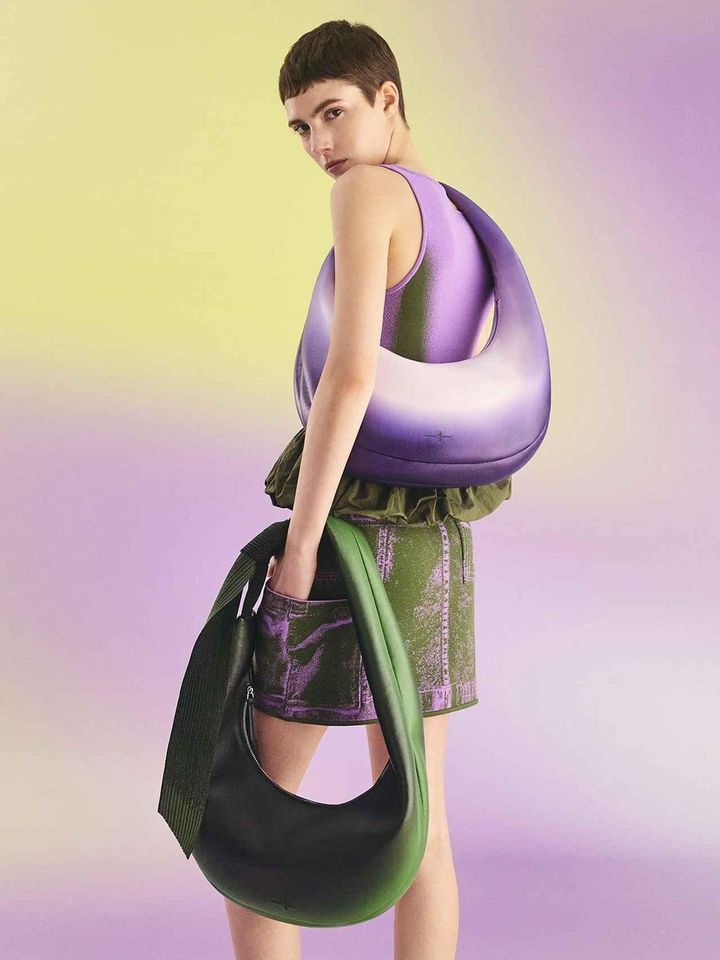 画像: 「Toni トニー グラディエントノットクレセントホーボーバッグ」各￥15,900 出典：チャールズ＆キース