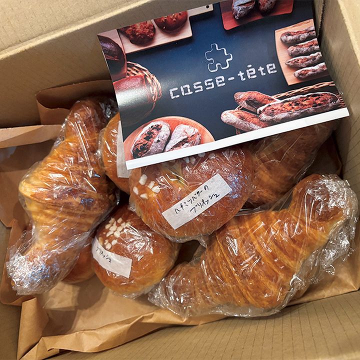 段ボールに入ったお取り寄せしたパン