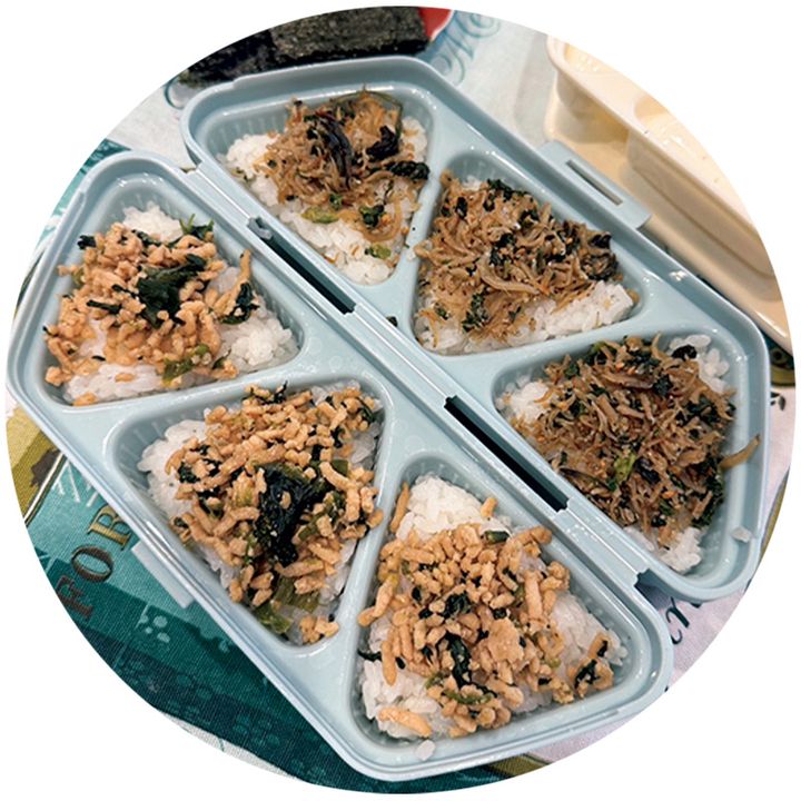 おにぎりを一気に6個作れるムスビート