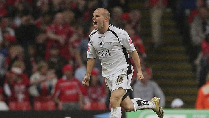 「迅速な回復を…」英クラブのレジェンドが心臓発作で病院へ搬送