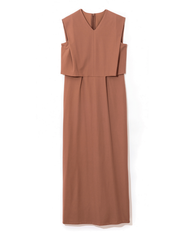 セットアップ風の脚長デザイン。ストレッチ素材。2万1890円（CIS.／スーツスクエア TOKYO GINZA店）【CIS.のIラインワンピース】