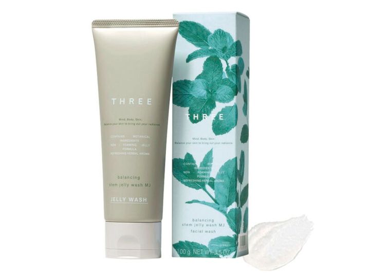 泡立て不要で、植物性スクラブが毛穴汚れなどを一掃。THREE バランシングステム ジェリー ウォッシュ MJ 100g 4510円（THREE）