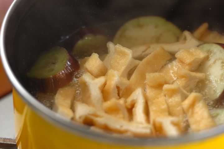 油揚げとナスのみそ汁の作り方1