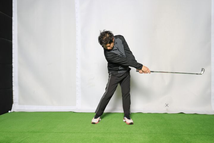 “良いフォロー”でスイングするためにどうすればいい？プロコーチが解説