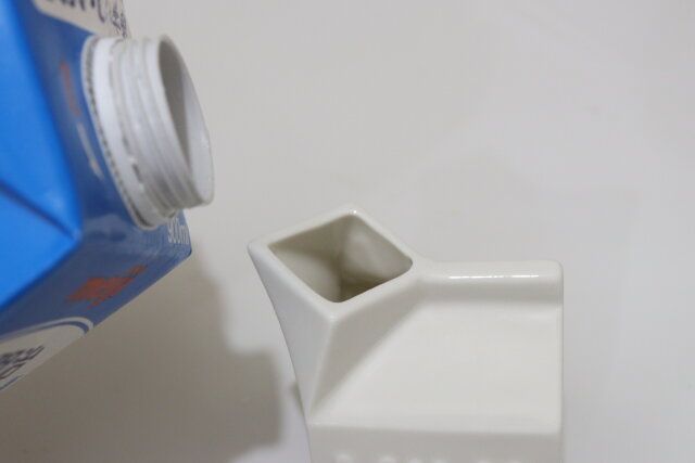 ミルクピッチャー牛乳パック型 ミルク注入