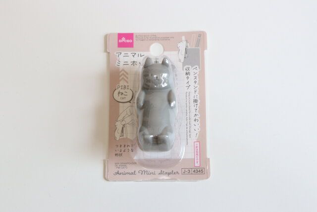 ダイソーのアニマルミニホッチキス（PIBIねこ）のパッケージ