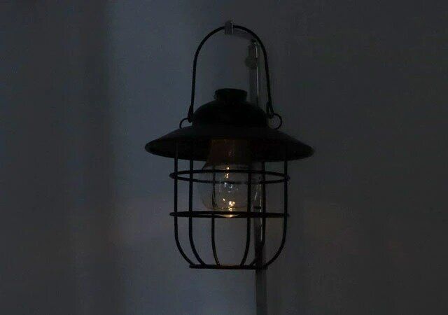 ダイソー ソーラーライト（吊り下げ、ランタン型）