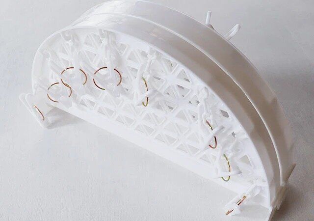 ダイソーのシューズが干せるピンチ付ハンガー（16ピンチ）1