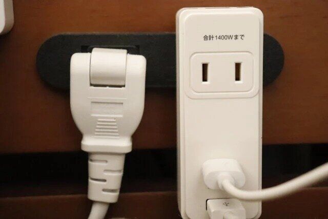 ダイソーの便利なコンセントタップ（2個口、USB2ポート、2.4A）