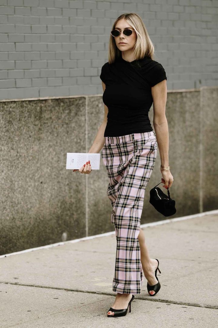 画像: 甘いピンクとシックな黒を共演させる