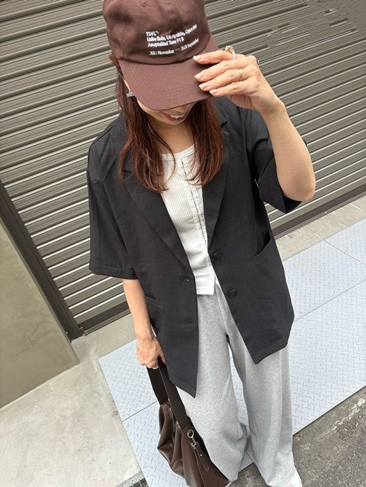 しまむらのホワイトの「ホックタンクトップ」