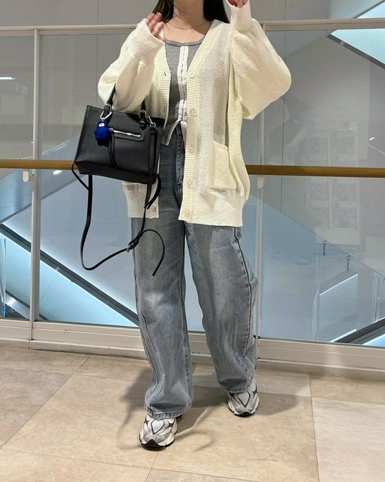 しまむらのグレーの「ホックタンクトップ」