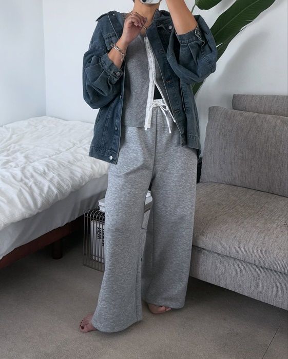 しまむらのグレーの「ホックタンクトップ」