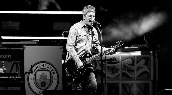 「本当に感動的」28歳で事故死した日本代表の同僚、宿敵ファンである世界的ロックバンドが16年ぶり再結成コンサートで追悼