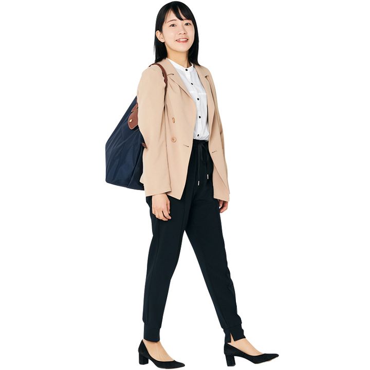 LONGCHAMPのバッグを持つママ