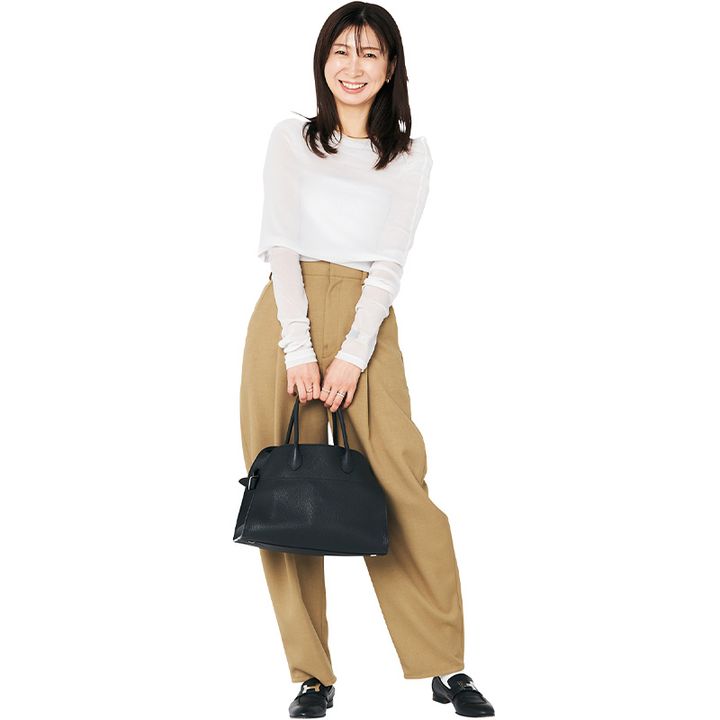 THE ROWのマルゴーを持つママコーデ