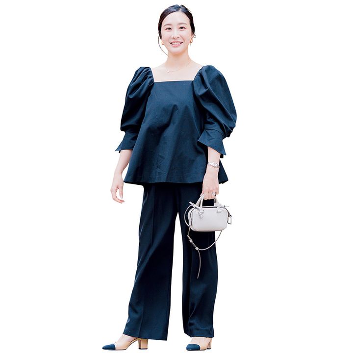 お疲れ顔も吹っ飛ぶ華やぎトップスが乳幼児ママの味方