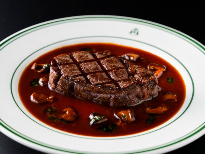 和牛ヒレ肉のグリル 赤ワインとキノコソース