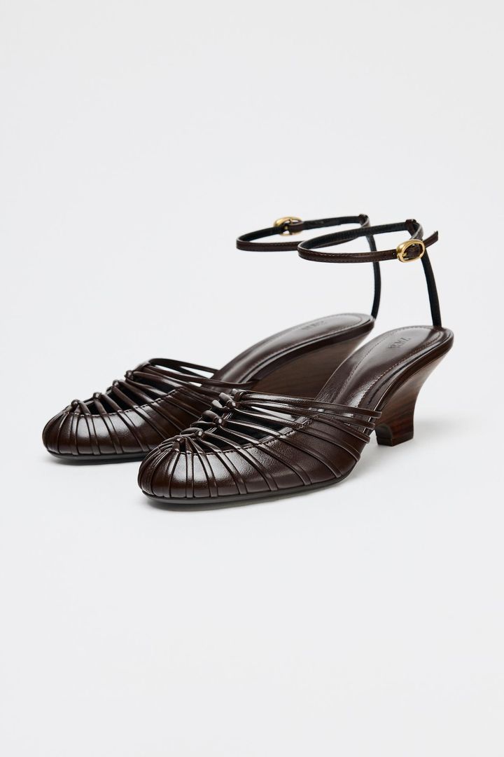 ☆ドイツ発*ZARA*新作*アンクルタイエスパウェッジサンダル☆ ZARA】大人のシャレ見え！「ウェッジサンダル」 | TRILL【トリル】