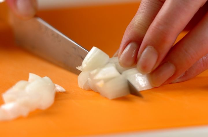 ブロッコリーと枝豆のクミン炒めの下準備1