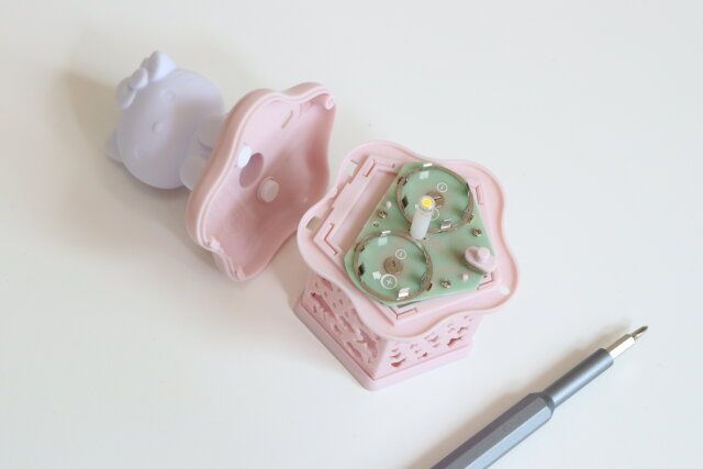 ダイソーのテーブルイルミネーションはコイン電池で動く