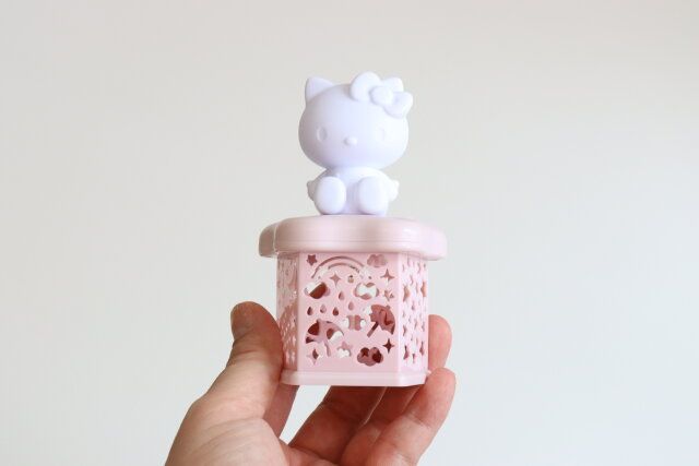 ダイソーのテーブルイルミネーションのハローキティ