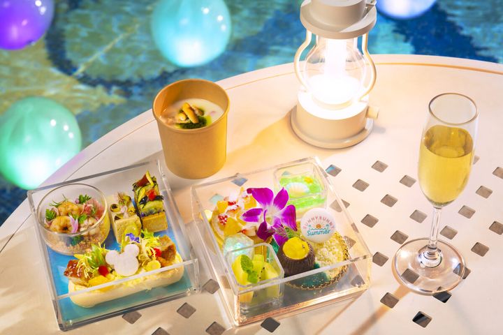 パームガーデン・プール（ハイピリオン・ラウンジ）_パームガーデン・プール “リゾート・サマー・ナイト”（プールサイド）