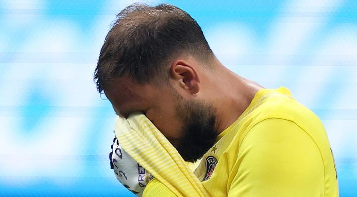 日本代表の同僚スター、足首崩壊…批判される相手GKを世界的守護神が擁護「やり過ぎ」