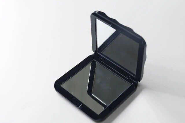ダイソーのコンパクトミラー（正方形）2