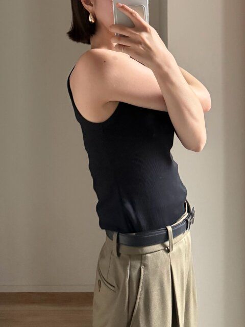 ユニクロ T4TANK／リブタンクトップ BLACK 脇部分