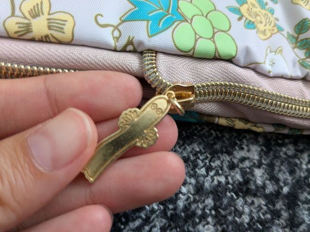 ムーミン圧縮収納ポーチニョロニョロのファスナー