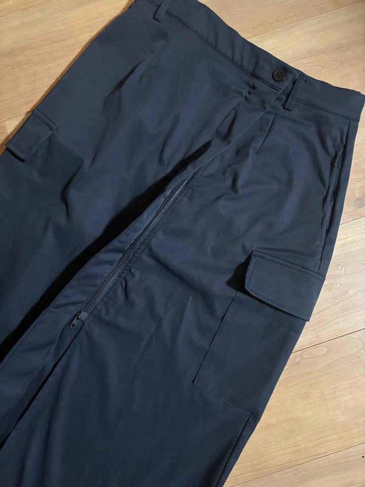 画像: フロントスリット