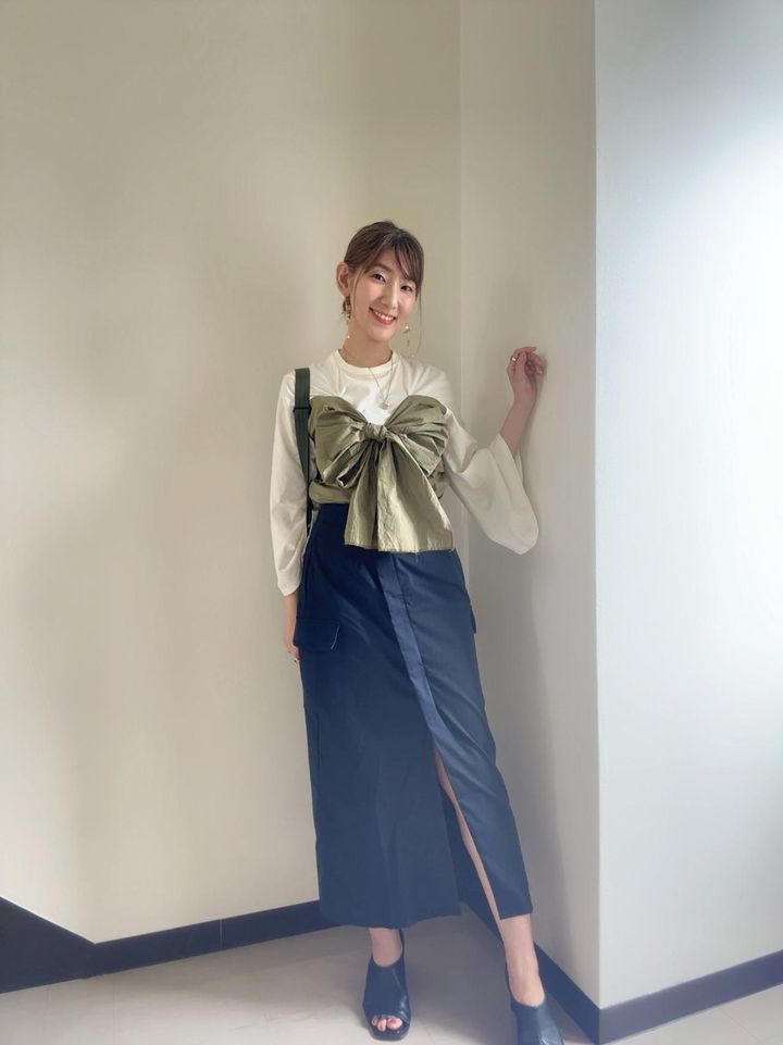 画像: ビスチェ風トップスと