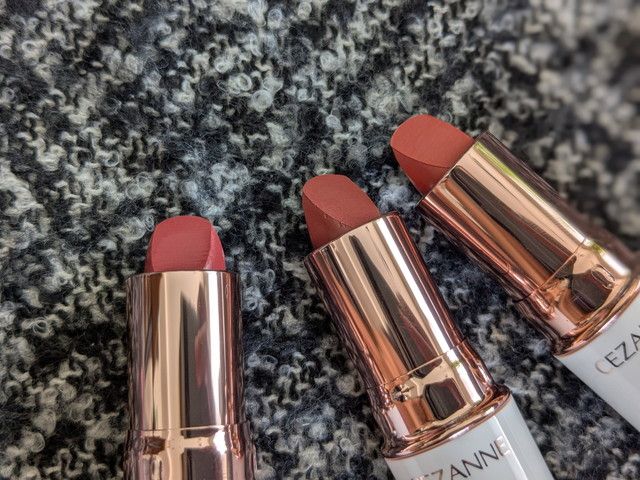 ラスティングステイリップカラー