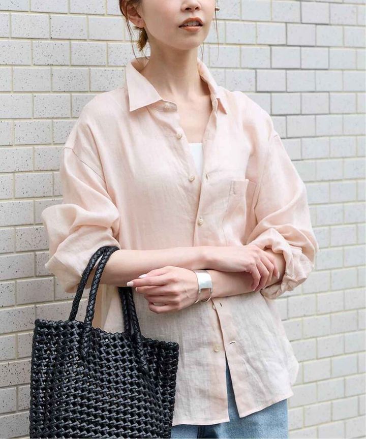 画像: リネンシャツ￥13,200（JOURNAL STANDARD） baycrews.jp