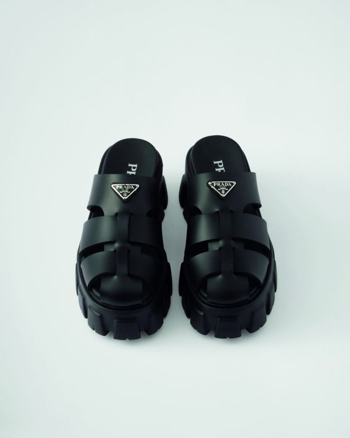 「プラダ モノリス ラバー ミュール」［ヒール5.5cm］ 12万8700円※予定価格（プラダ／プラダ クライアントサービス）