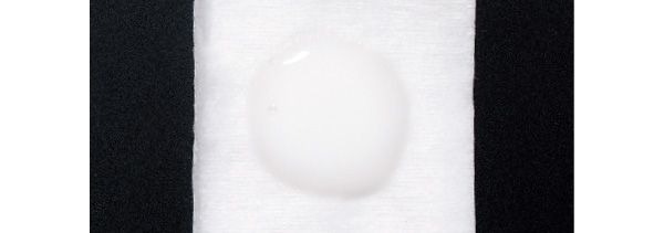 コットンへのしみこみ具合は？／シャネル エクラ プルミエ ブライト ミルキー エッセンス