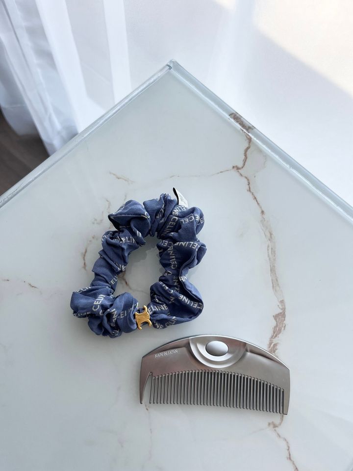 コームとシュシュ