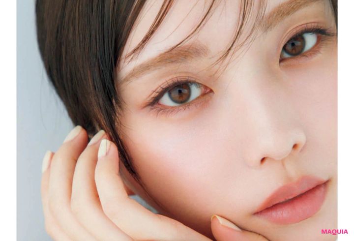 “ミュートな目元”の最旬バランス。与田祐希さんが体感する、上半期ヒットコスメで作る旬顔メイク_4