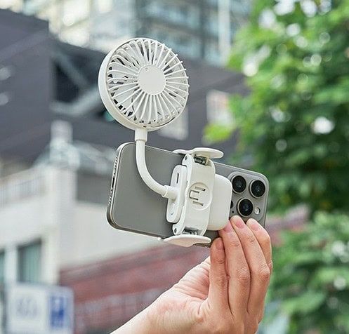 コンパクトで持ち歩きやすい、スマホも挟める薄型クリップファン