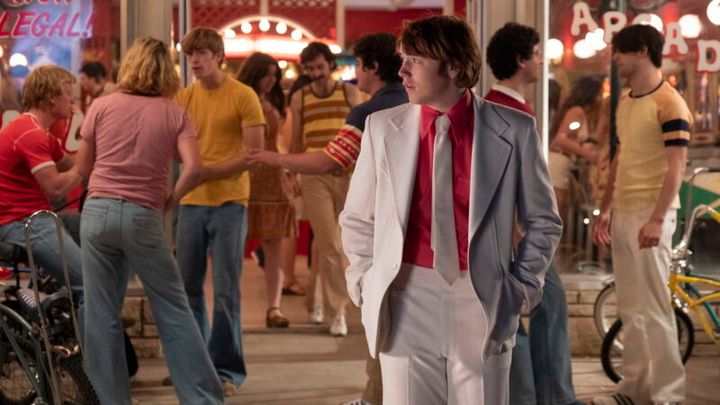 クーパー・ホフマンは、演技派として知られた故フィリップ・シーモア・ホフマンの息子。『リコリス・ピザ』© 2021 METRO-GOLDWYN-MAYER PICTURES INC. ALL RIGHTS RESERVED.