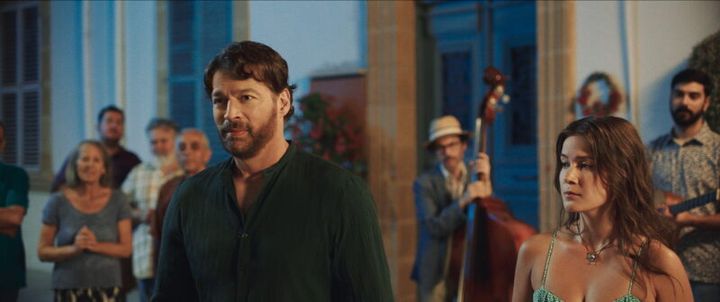 主演は、ジャズシンガーで俳優でもあるハリー・コニック・Jr。Netflix映画『ファインド・ミー・フォーリング』独占配信中