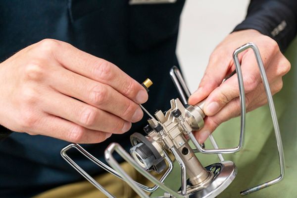 「考えた人天才すぎる」“収納問題”が解決！バケットがテーブルに!? カスタムギアが便利すぎた