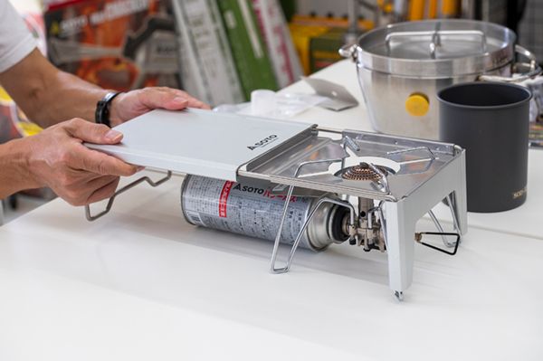 「考えた人天才すぎる」“収納問題”が解決！バケットがテーブルに!? カスタムギアが便利すぎた