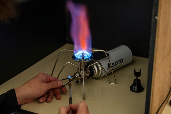 「考えた人天才すぎる」“収納問題”が解決！バケットがテーブルに!? カスタムギアが便利すぎた