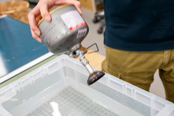 「考えた人天才すぎる」“収納問題”が解決！バケットがテーブルに!? カスタムギアが便利すぎた