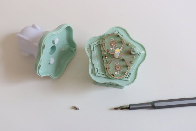 ダイソーのテーブルイルミネーションH／Gの電池ケース