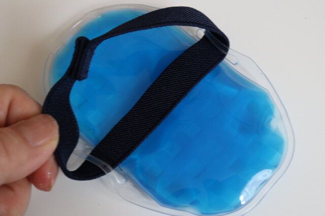 ダイソーのゴムが付いたベルト付 保冷剤（アソート2）