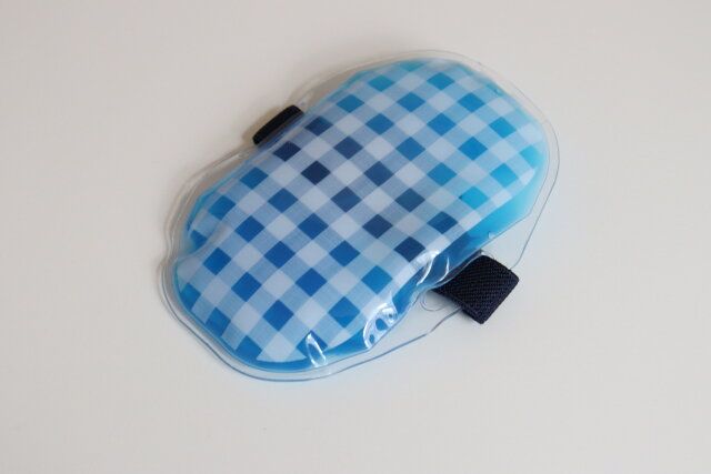 ダイソーのベルト付 保冷剤（アソート2）のビジュアル